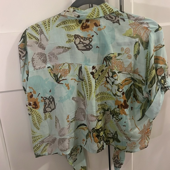 Super cute Z&L shirt. Worn once. Size medium. - Picture 5 of 5